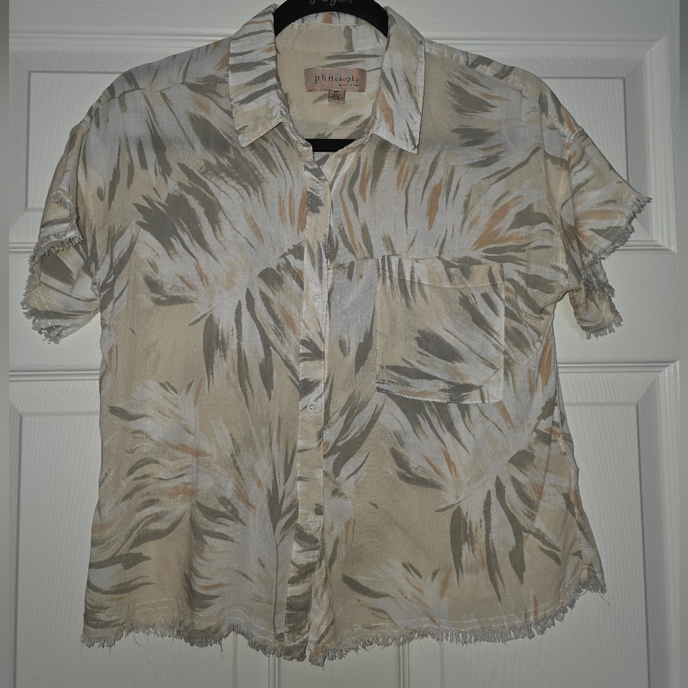 Moving Sale! { Philosophy Short Sleeve Flowy Raw Hem Blouse Size S